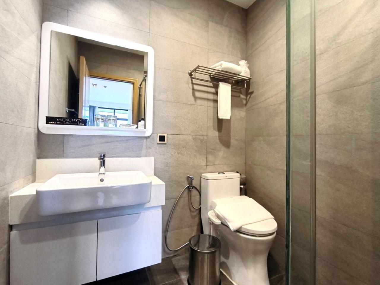 The View Serviced Residence 豪景日式酒店公寓 Пномпень Экстерьер фото