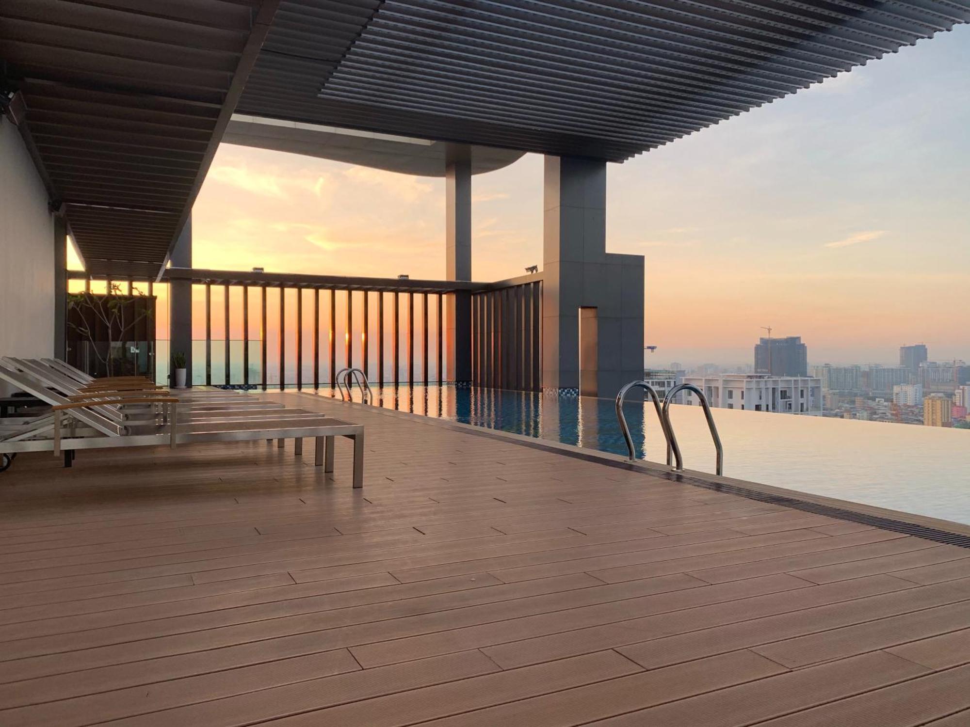 The View Serviced Residence 豪景日式酒店公寓 Пномпень Экстерьер фото